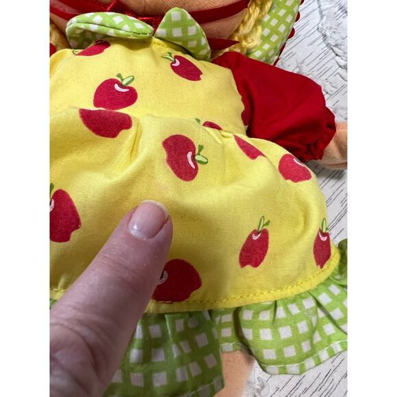 Strawberry Shortcake Talking Apple Dumplin Talking Doll - Picture 5 of 12